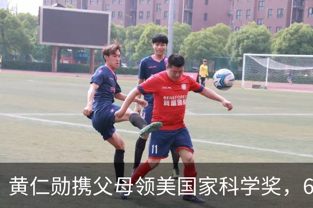 黄仁勋携父母领美国家科学奖，63岁身家万亿，荣耀时刻父母还能亲眼看见，这才叫圆满！